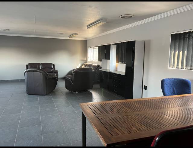 1,487M² BUSINESS FOR SALE IN LYTTELTON MANOR